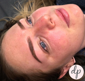 Dermatopigmentatie vrouw ombré powder brows